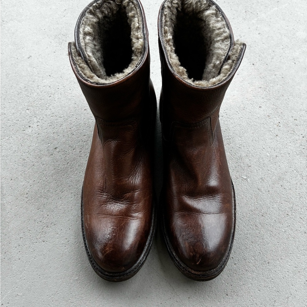 Women’s Frye Brown Leather Boots with Shearling Lining throughout - Picture 2 of 7
